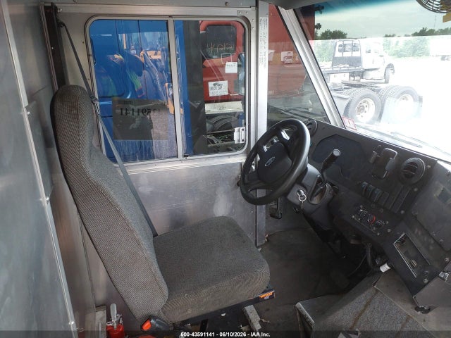 Ford Econoline E450 Super Duty Commercial Stripped Chassis