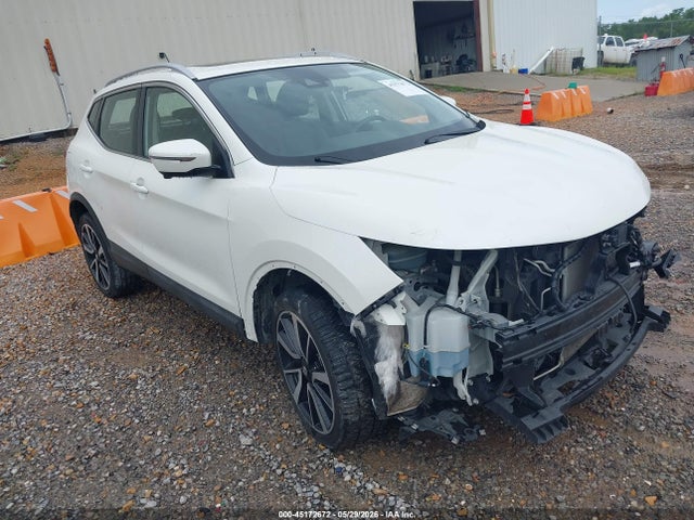 Salvage Nissan Rogue Image