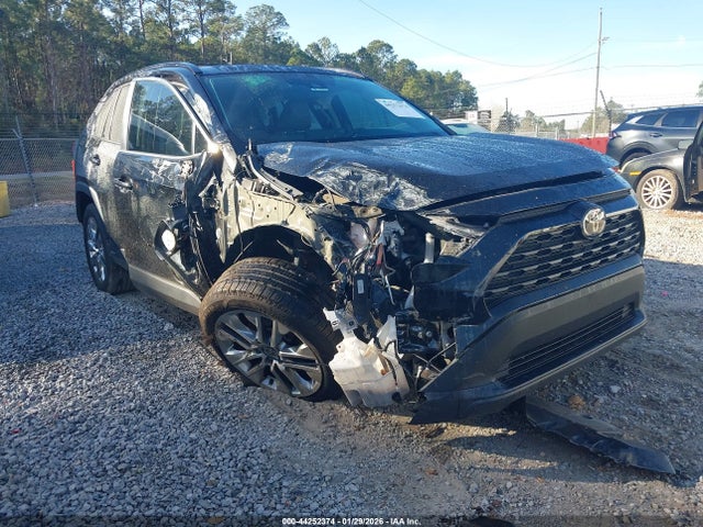 Salvage Toyota RAV4 Image