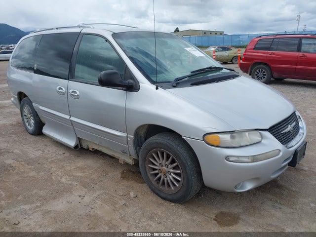 Salvage Chrysler Town & Country Image