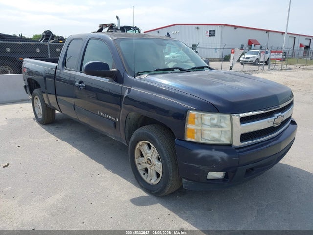 Salvage Chevrolet Silverado 1500 Image