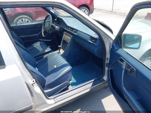 Mercedes-Benz 300 E