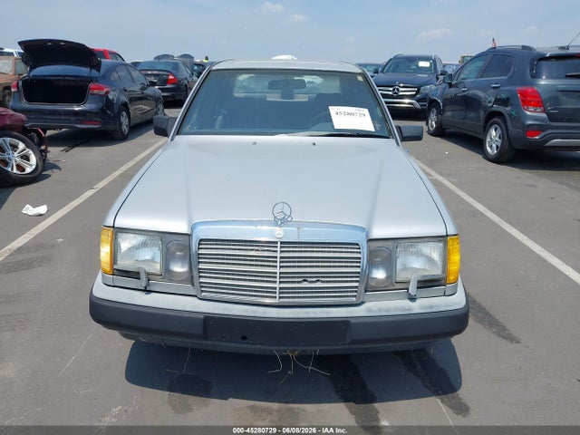 Mercedes-Benz 300 E