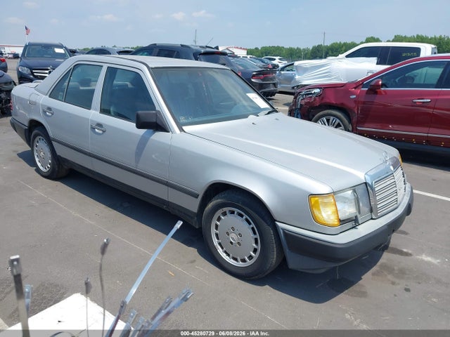 Salvage Mercedes-Benz 300 Image