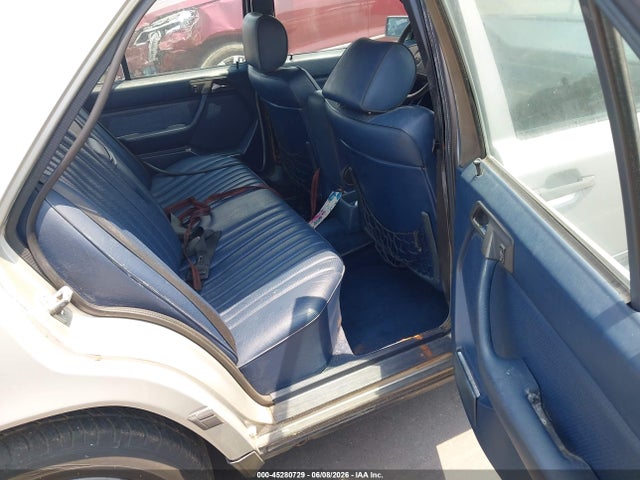 Mercedes-Benz 300 E