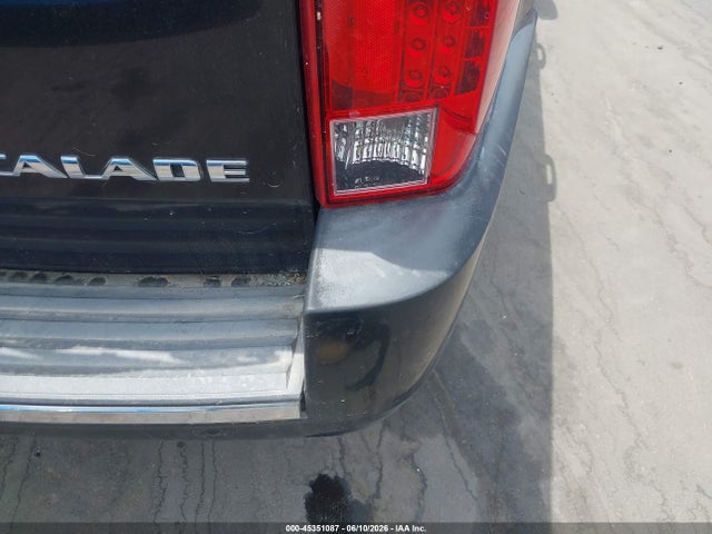 Cadillac Escalade Standard