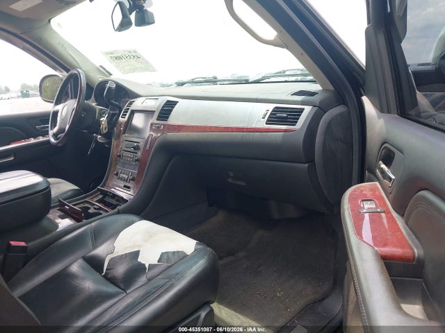 Cadillac Escalade Standard