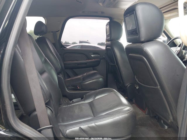 Cadillac Escalade Standard