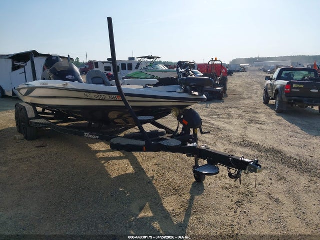 Salvage Triton 20trxp Mdy Image