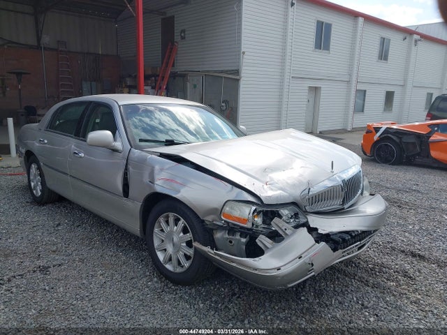 Salvage Lincoln Towncar Image