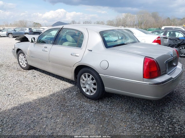 Lincoln Towncar Signature Limited