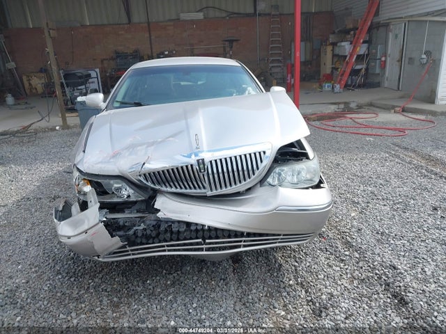 Lincoln Towncar Signature Limited