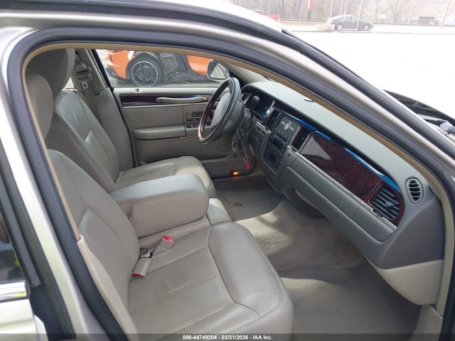 Lincoln Towncar Signature Limited