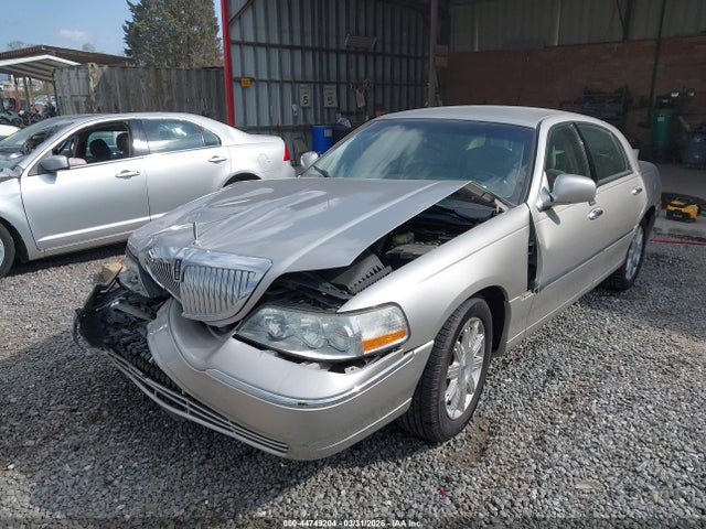 Lincoln Towncar Signature Limited