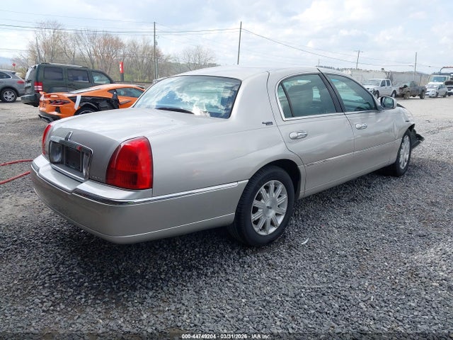 Lincoln Towncar Signature Limited
