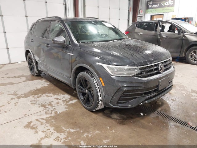 Salvage Volkswagen Tiguan Image