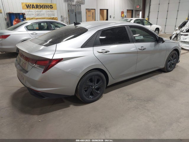 Hyundai ELANTRA Sel