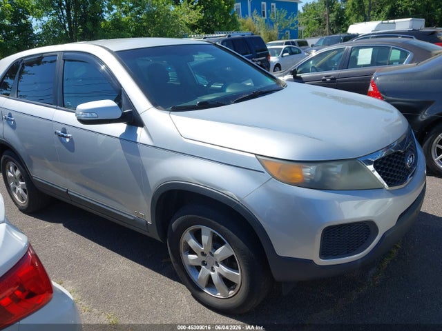 Salvage Kia Sorento Image