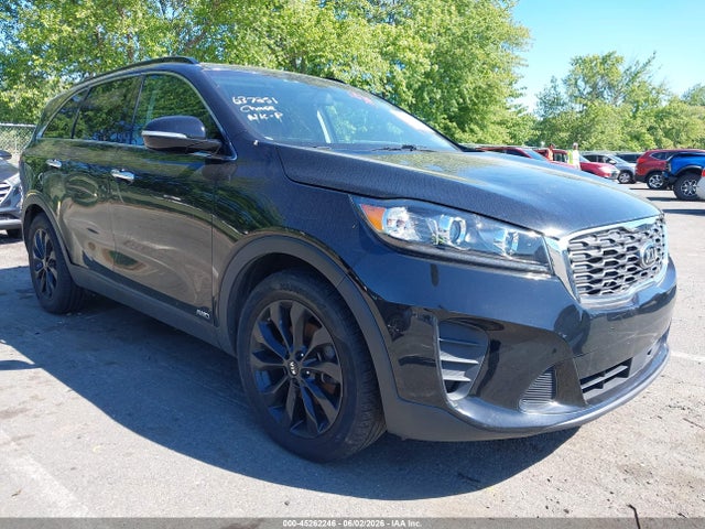 Salvage Kia Sorento Image