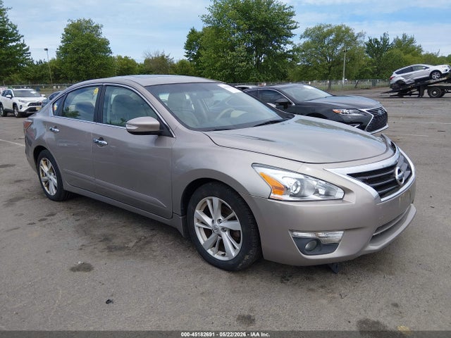 Salvage Nissan Altima Image