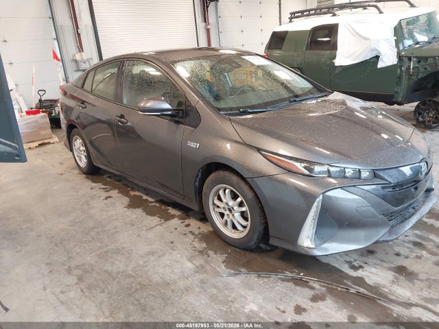 Salvage Toyota Prius Prime Image