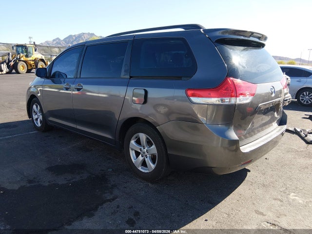 Toyota Sienna Le V6 8 Passenger