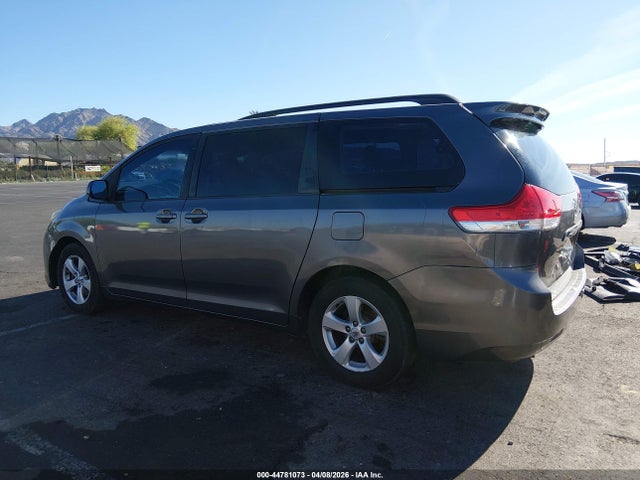 Toyota Sienna Le V6 8 Passenger