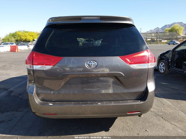 Toyota Sienna Le V6 8 Passenger