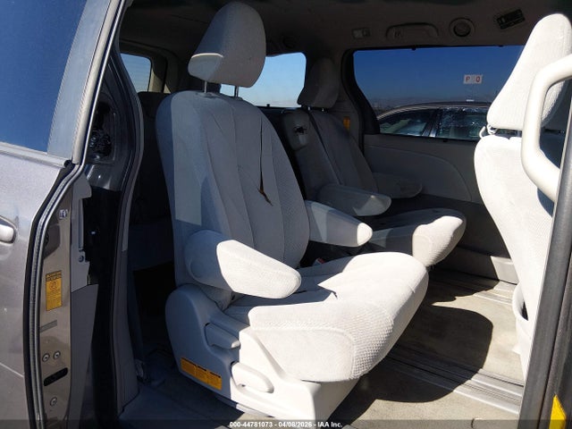 Toyota Sienna Le V6 8 Passenger
