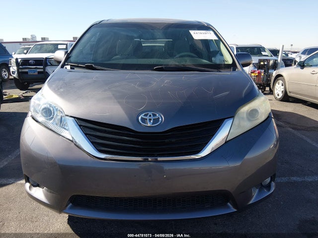 Toyota Sienna Le V6 8 Passenger