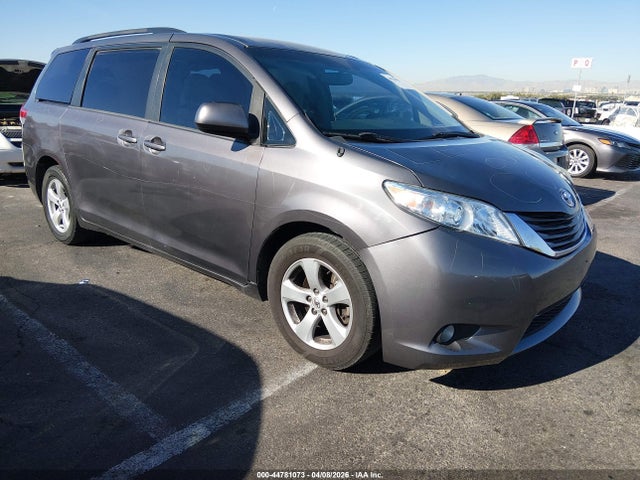Salvage Toyota Sienna Image