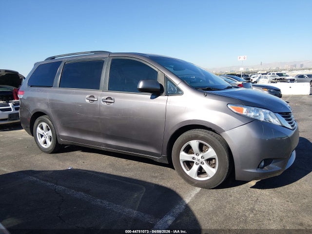 Toyota Sienna Le V6 8 Passenger