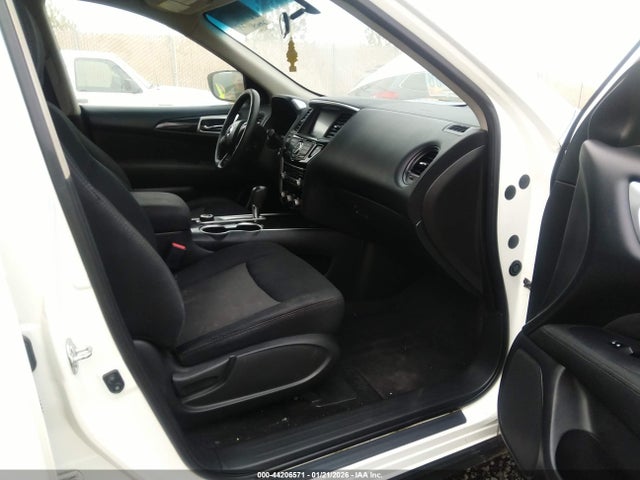 Nissan Pathfinder S