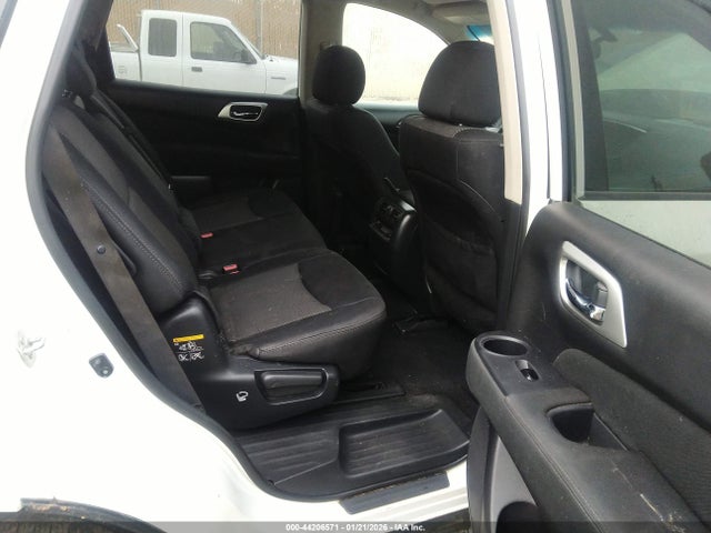 Nissan Pathfinder S