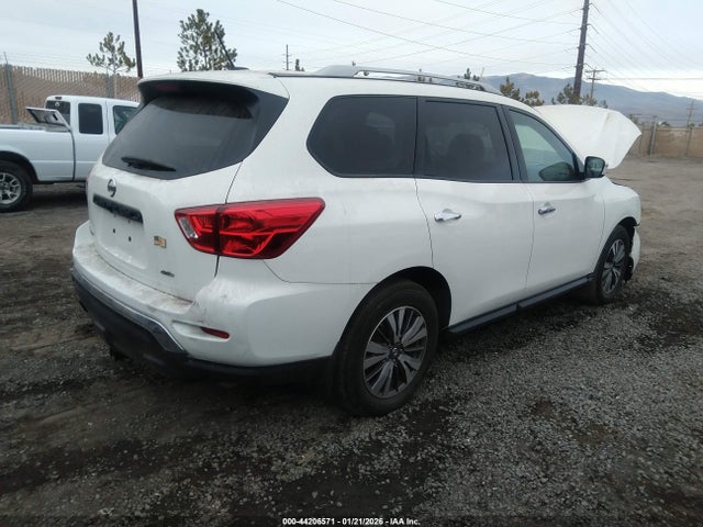 Nissan Pathfinder S