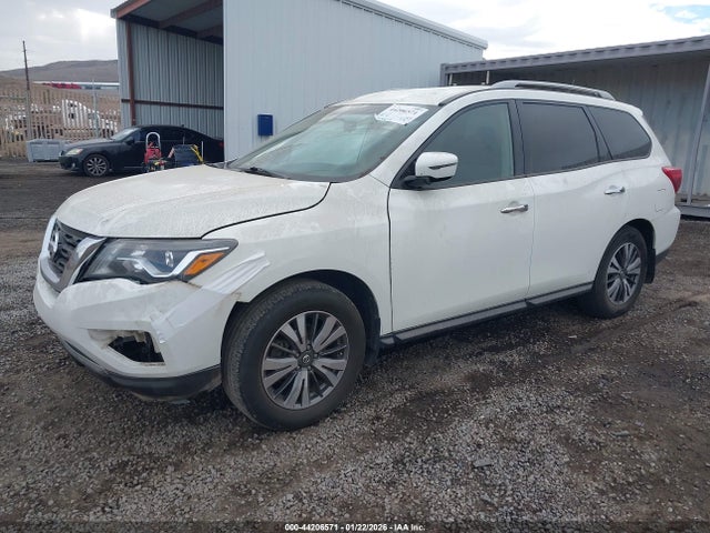 Nissan Pathfinder S