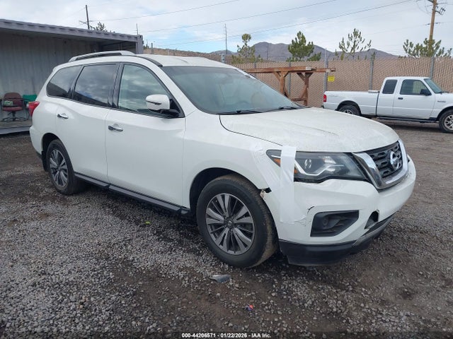 Salvage Nissan Pathfinder Image