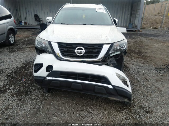Nissan Pathfinder S