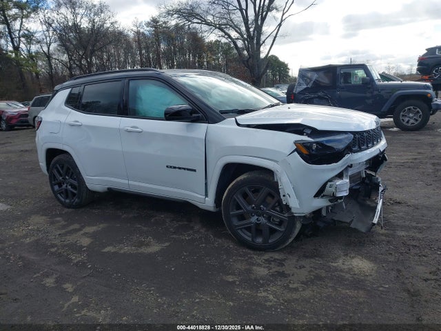 Salvage Jeep Compass Image