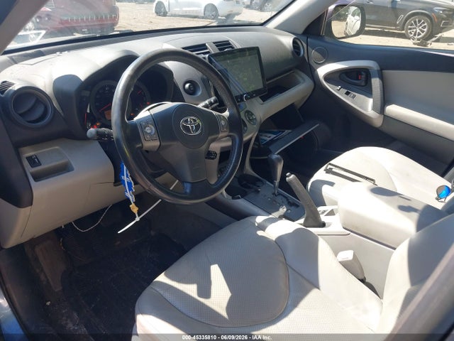Toyota RAV4 Limited V6
