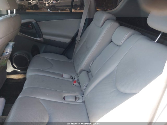 Toyota RAV4 Limited V6