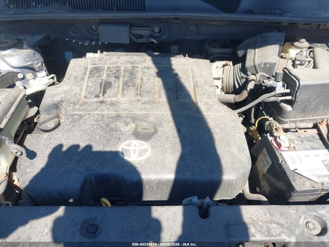 Toyota RAV4 Limited V6