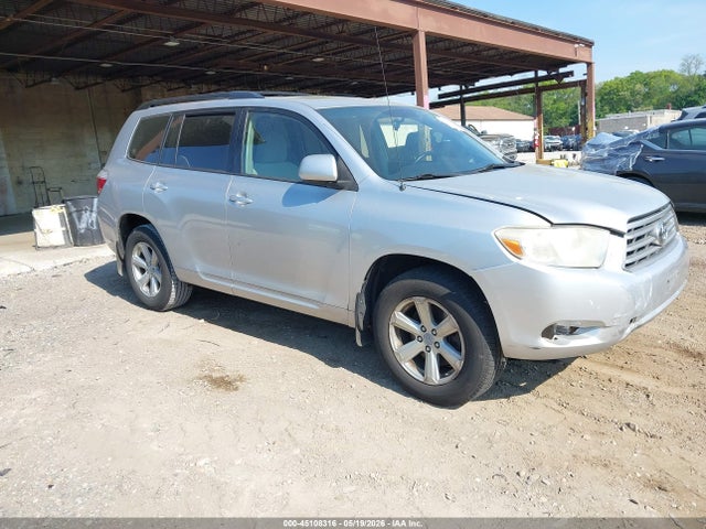 Salvage Toyota Highlander Image