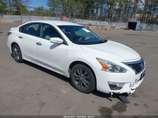 Salvage Nissan Altima Image