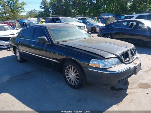 Salvage Lincoln Towncar Image