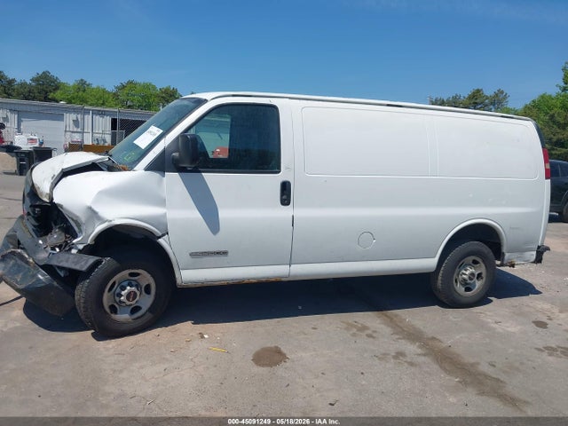 GMC Savana Standard