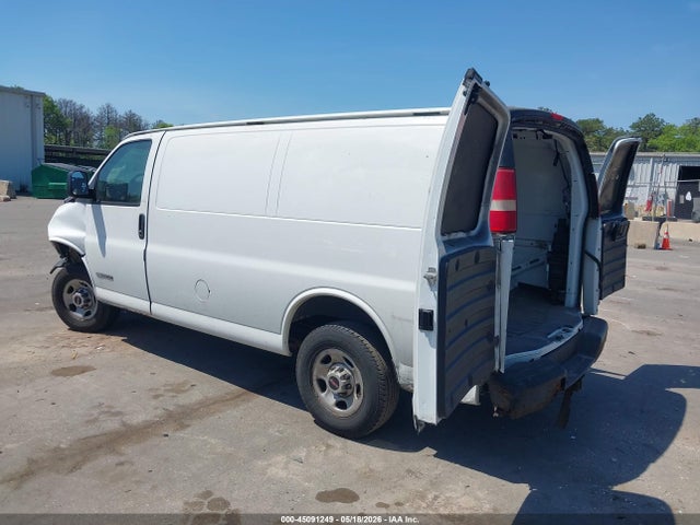 GMC Savana Standard