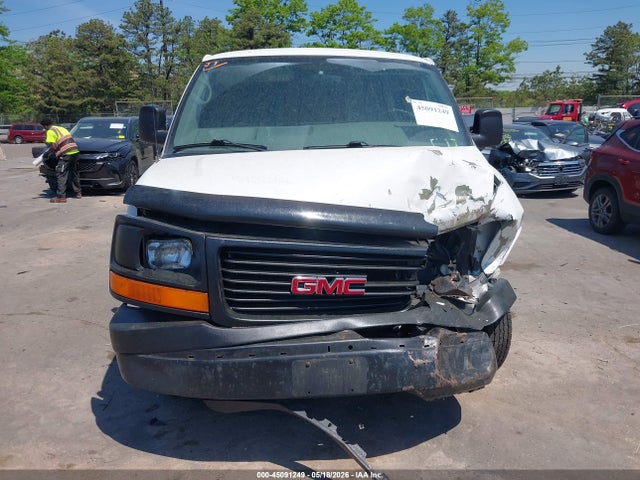 GMC Savana Standard