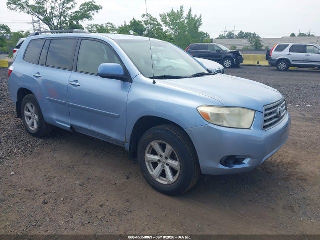 Salvage Toyota Highlander Image