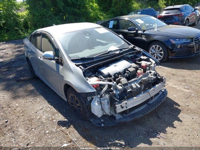 Salvage Toyota Prius Image